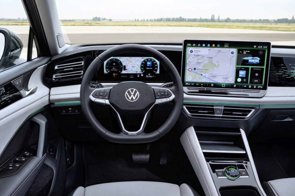 Volkswagen Tiguan Elegance cipressino green
